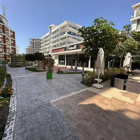 아파트 2 Bedrooms In The Center 키레니아