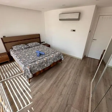 2 Bedrooms In The Center 아파트 키레니아