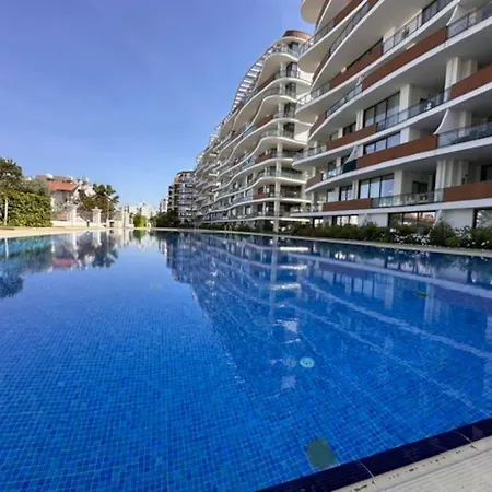 2 Bedrooms In The Center 아파트 키레니아