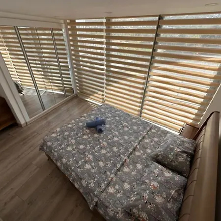 2 Bedrooms In The Center 아파트 키레니아