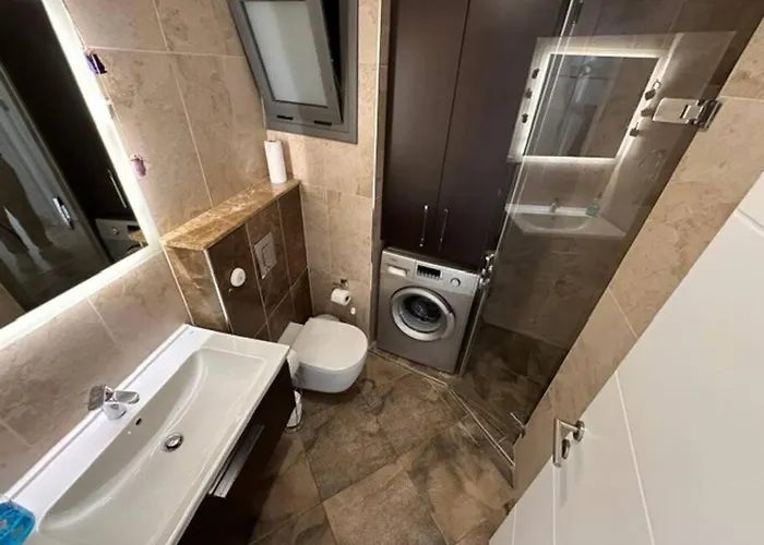 2 Bedrooms In The Center