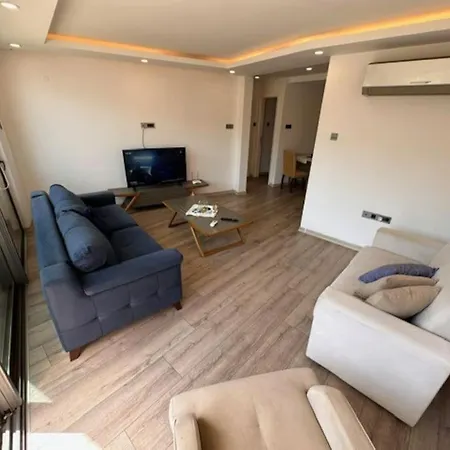 2 Bedrooms In The Center *